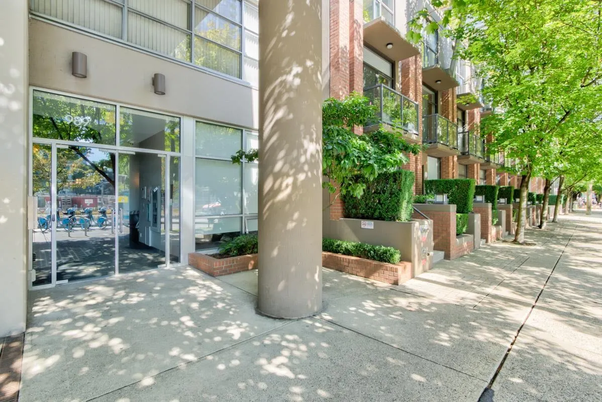 2501 989 Beatty Street