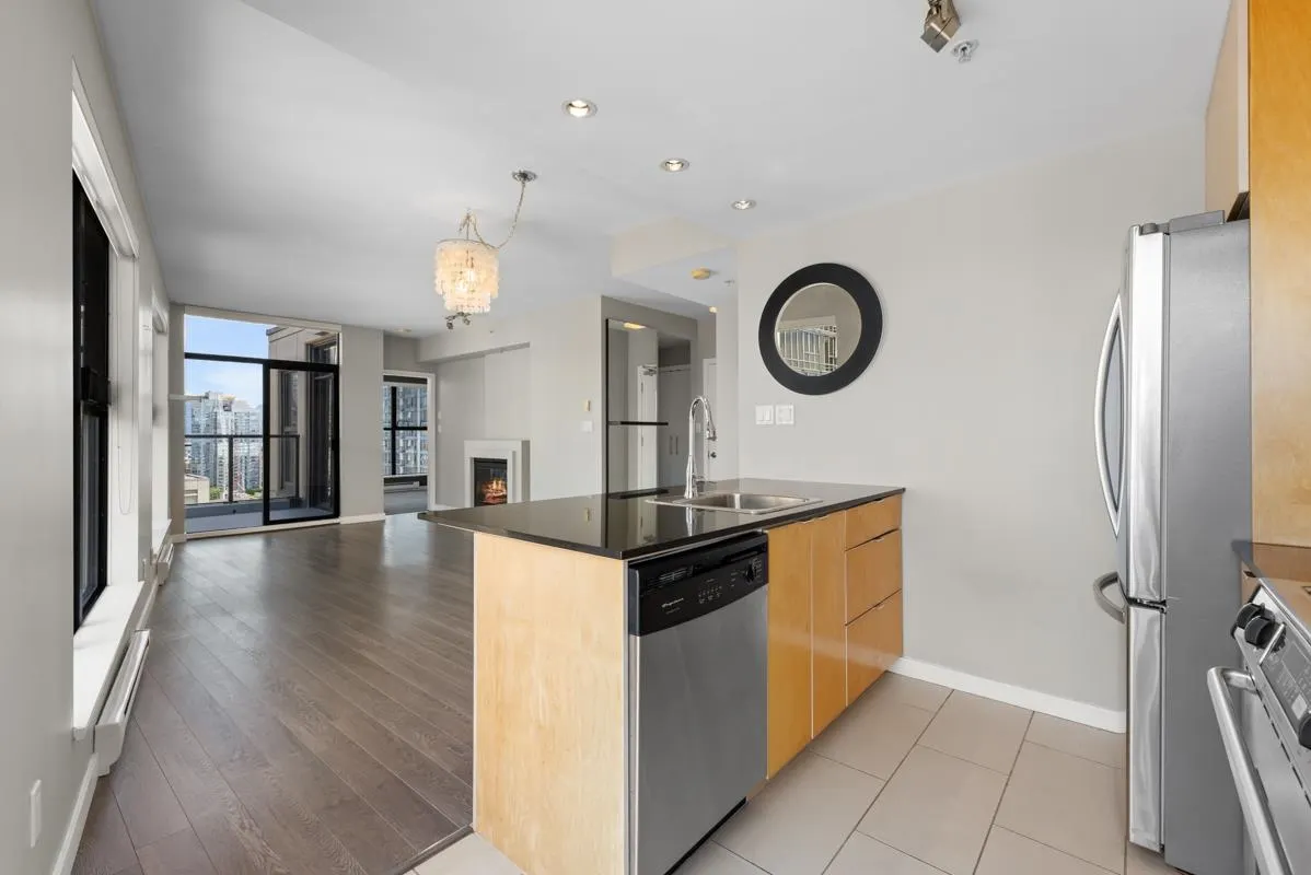 2501 989 Beatty Street