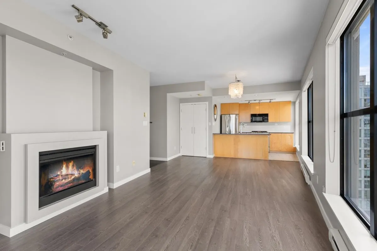 2501 989 Beatty Street