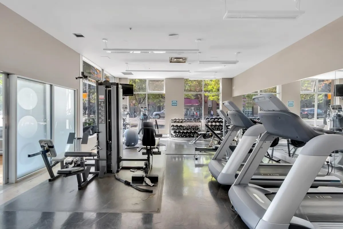 2501 989 Beatty Street