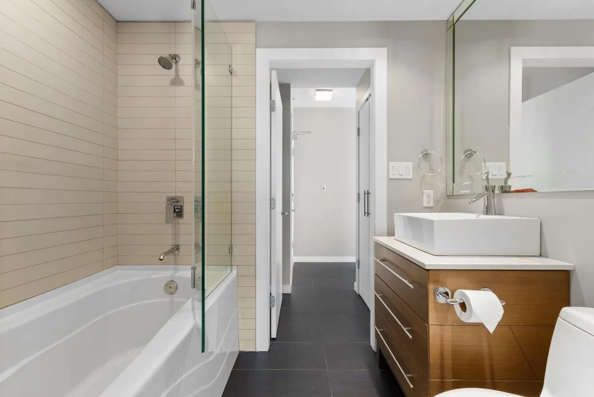 2501 989 Beatty Street