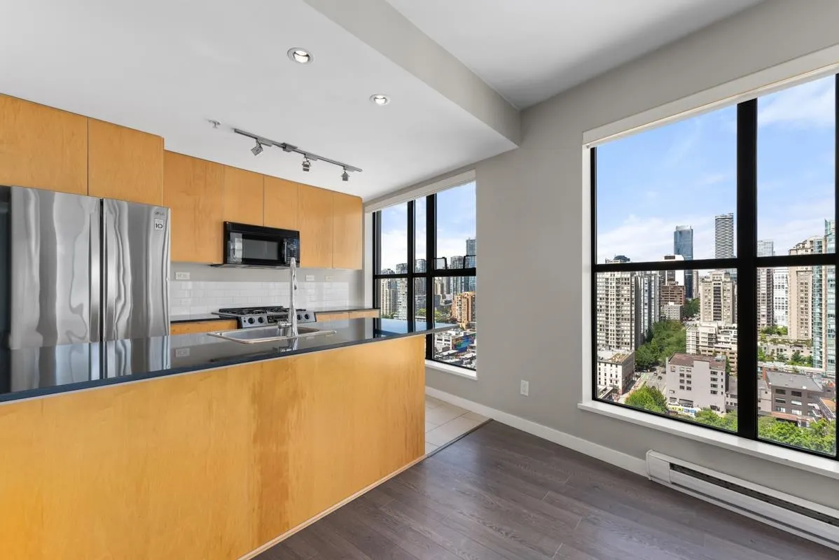 2501 989 Beatty Street