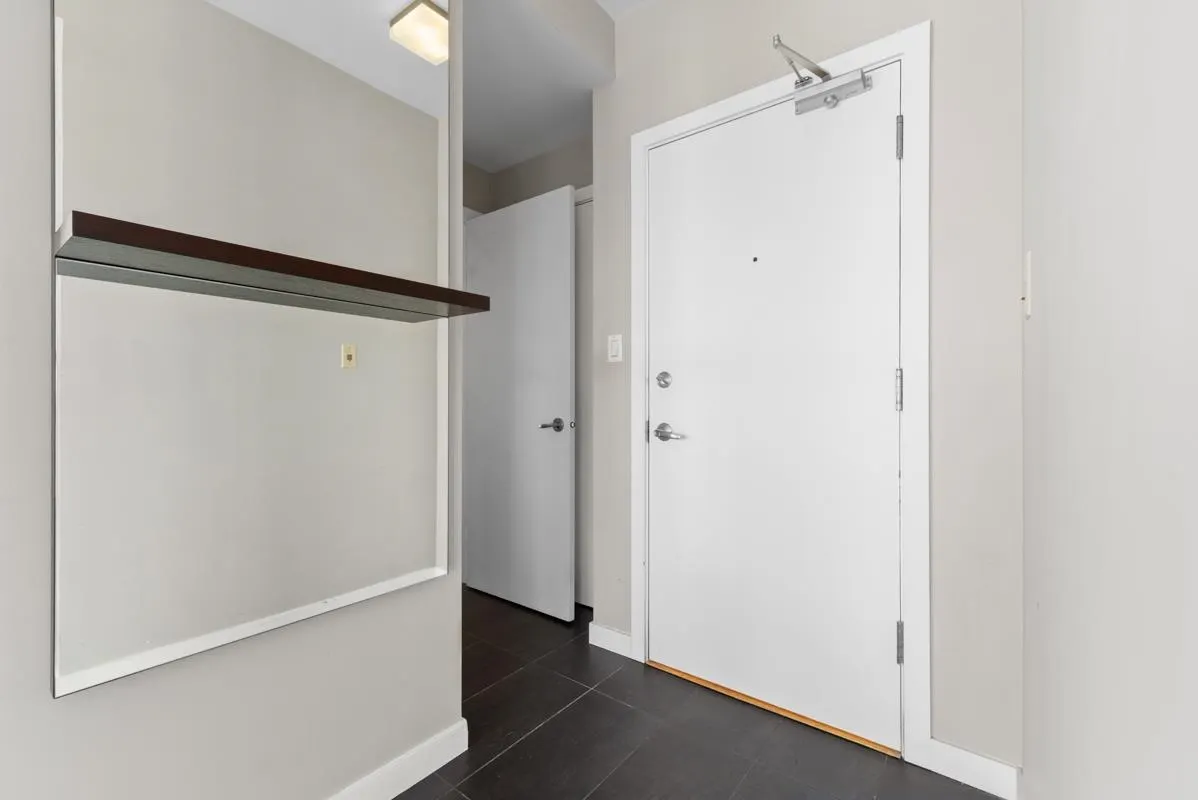 2501 989 Beatty Street