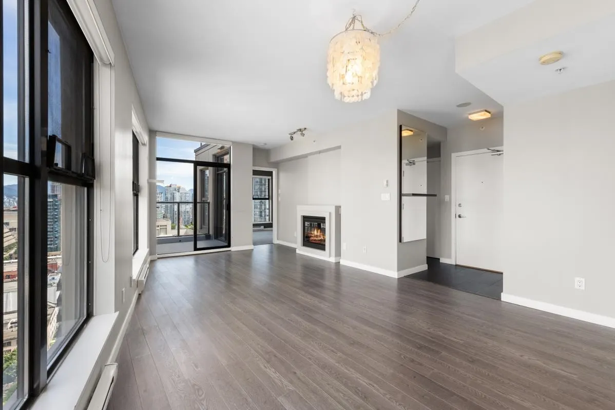 2501 989 Beatty Street