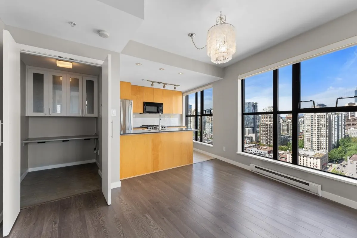 2501 989 Beatty Street