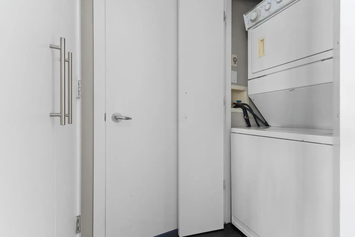 2501 989 Beatty Street