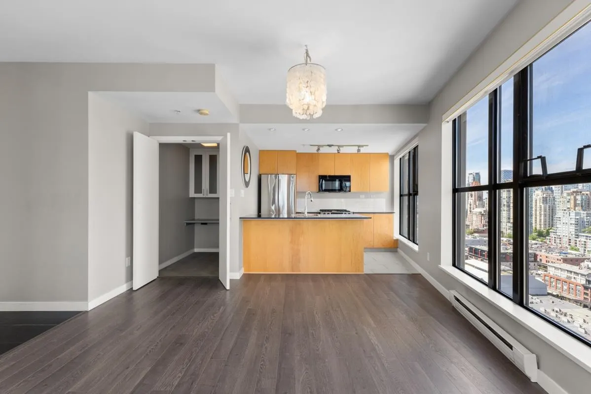 2501 989 Beatty Street