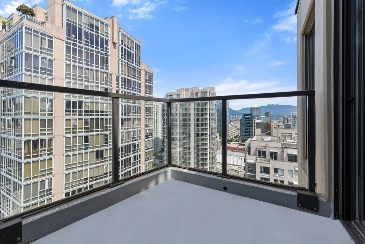 2501 989 Beatty Street