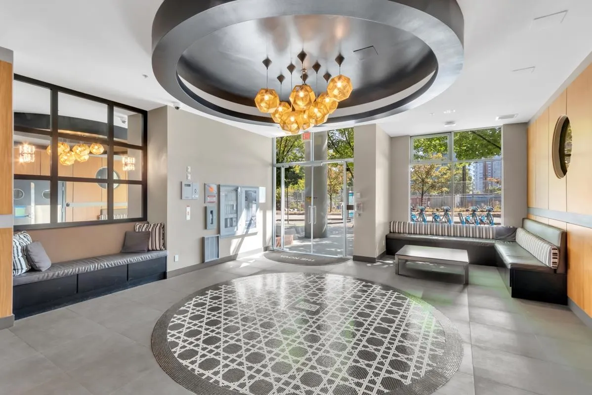 2501 989 Beatty Street