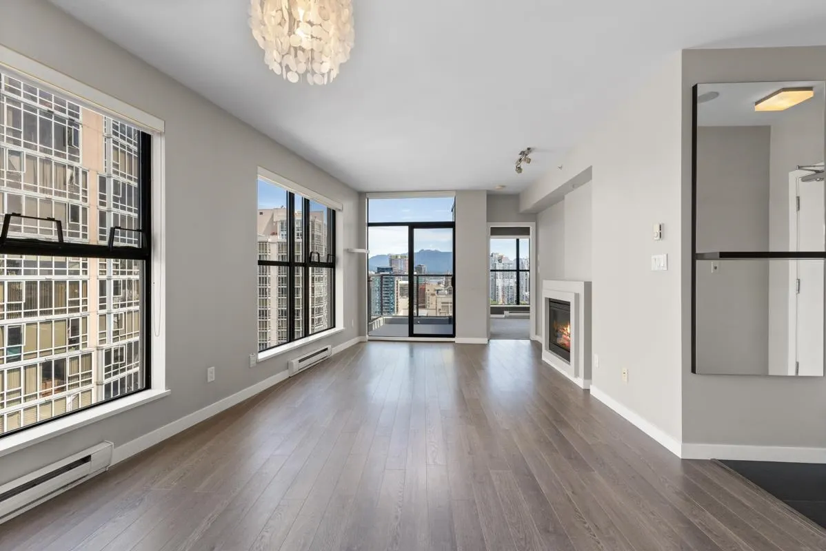 2501 989 Beatty Street