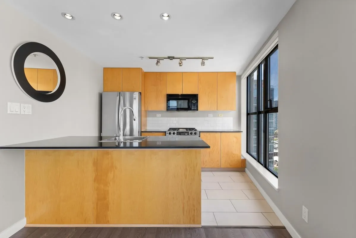 2501 989 Beatty Street