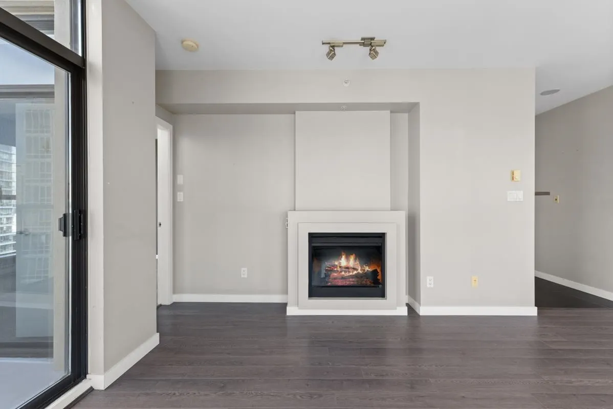 2501 989 Beatty Street