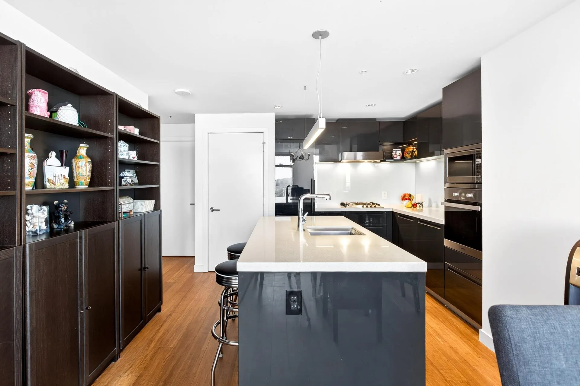 3609 777 Richards Street