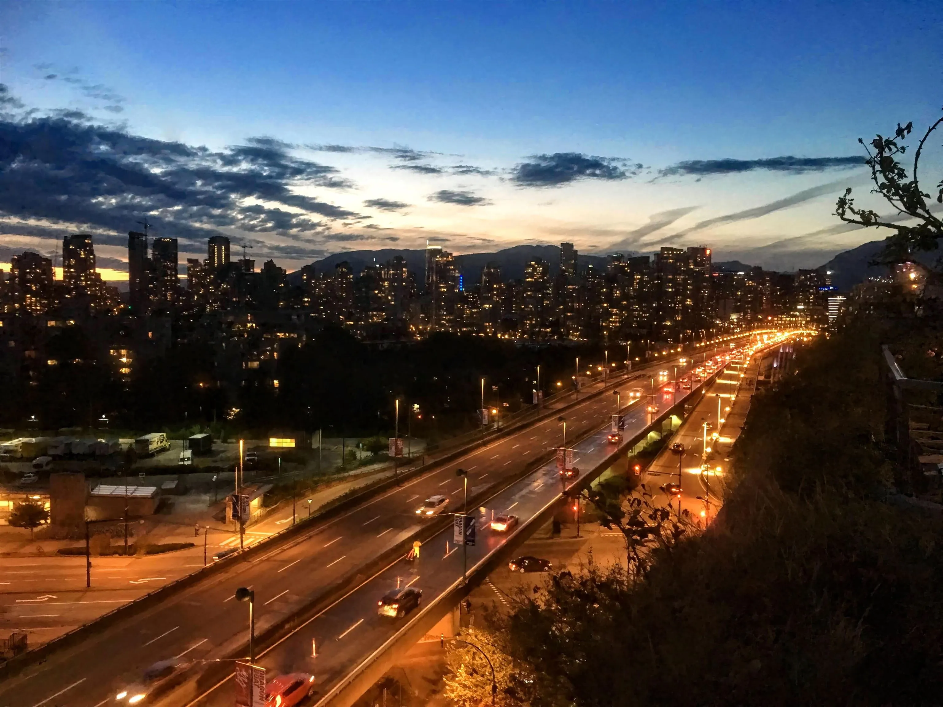 304 495 W 6th Avenue