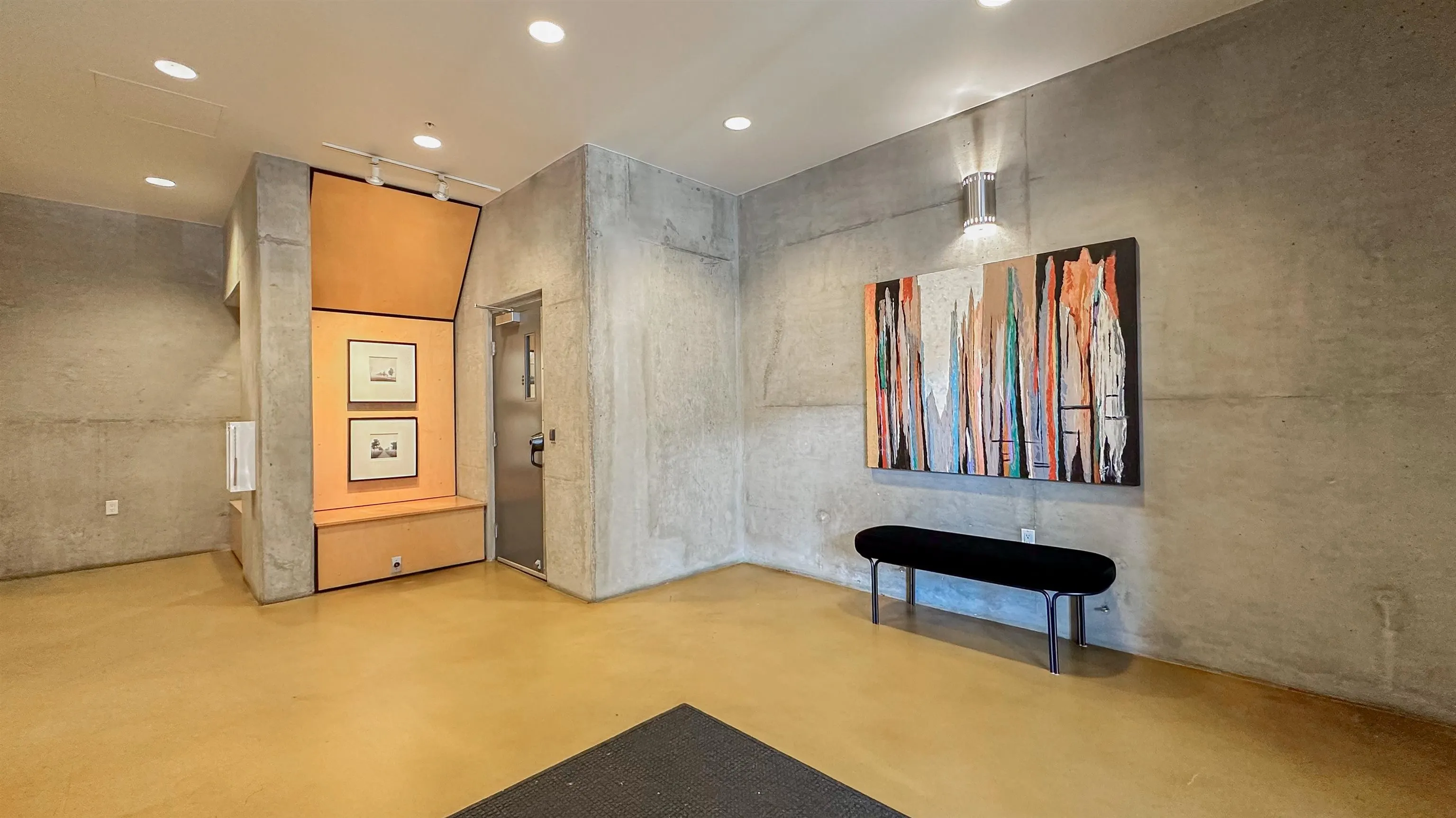 304 495 W 6th Avenue