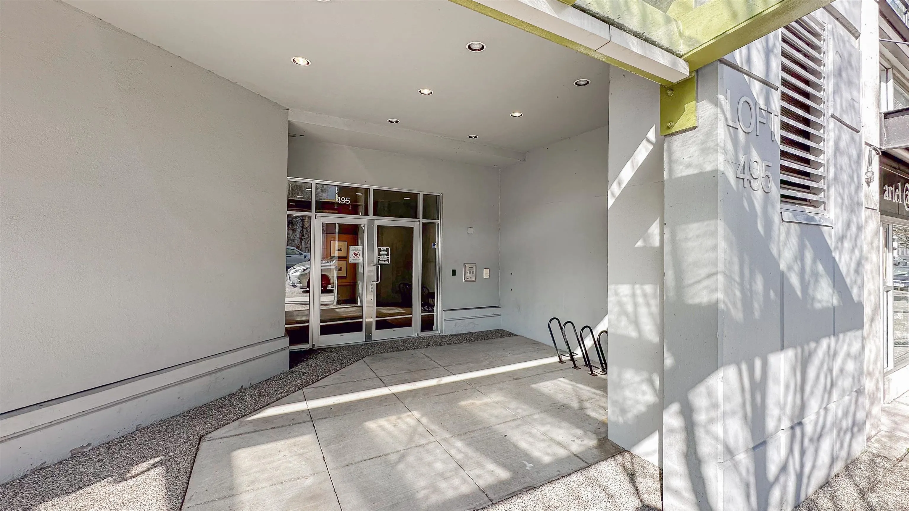 304 495 W 6th Avenue