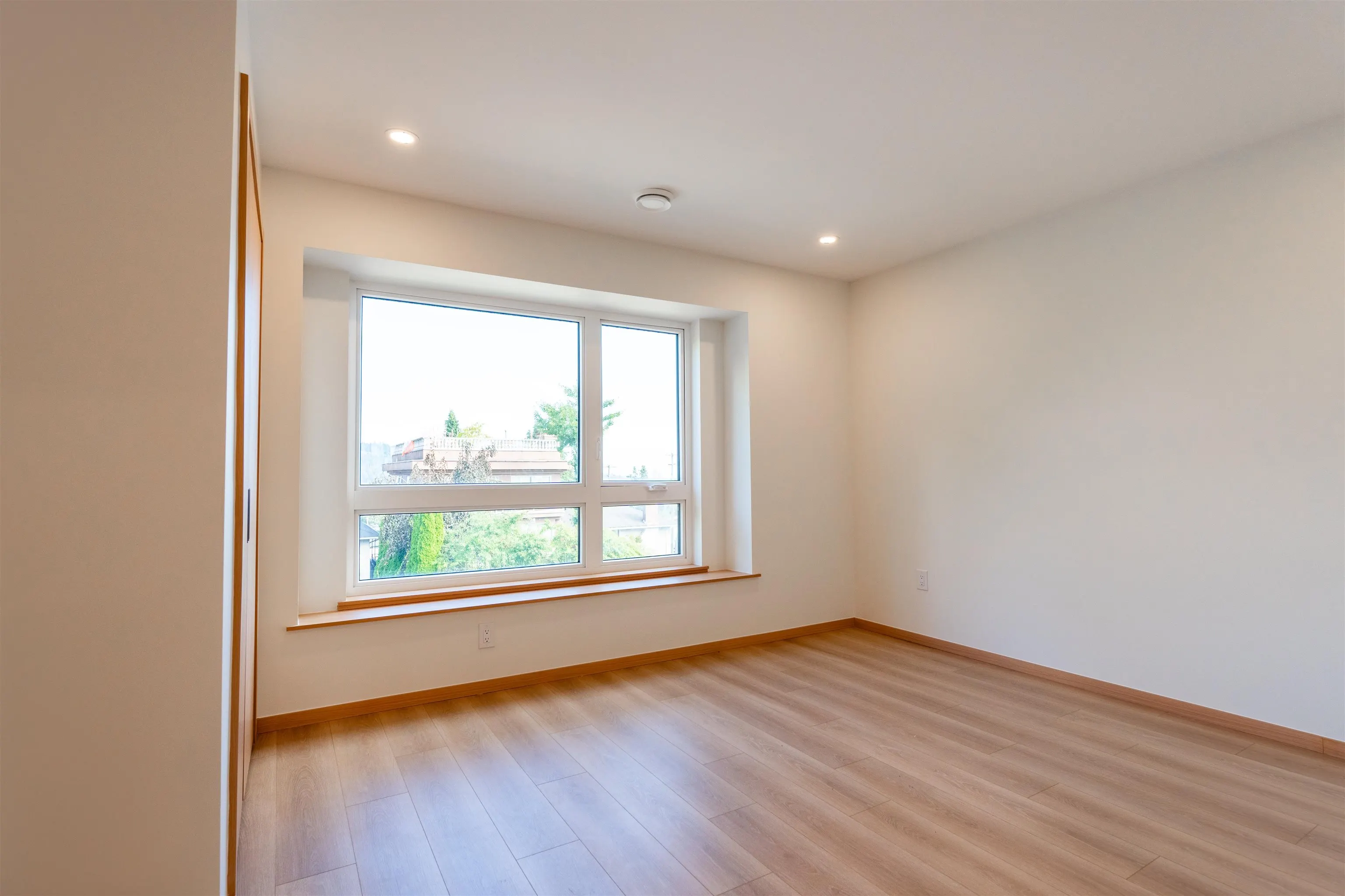 7 N Howard Avenue