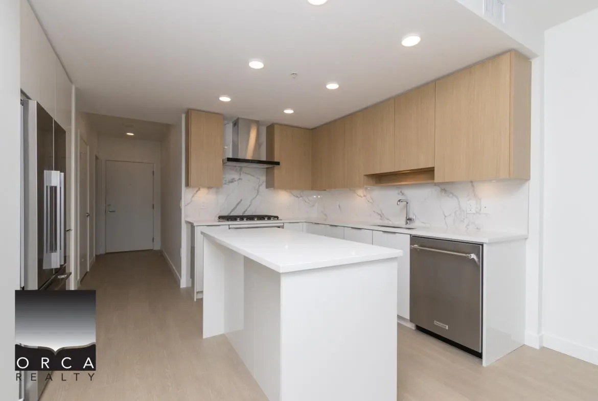 1607 7683 Park Crescent