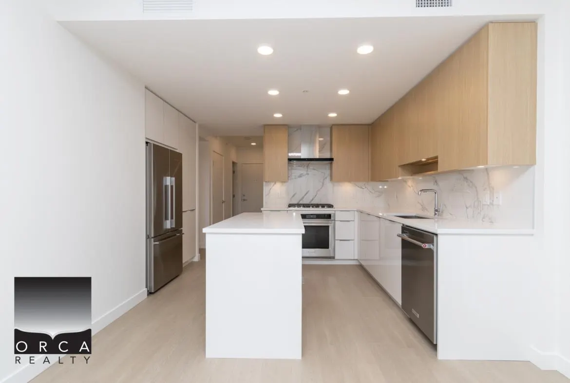 1607 7683 Park Crescent