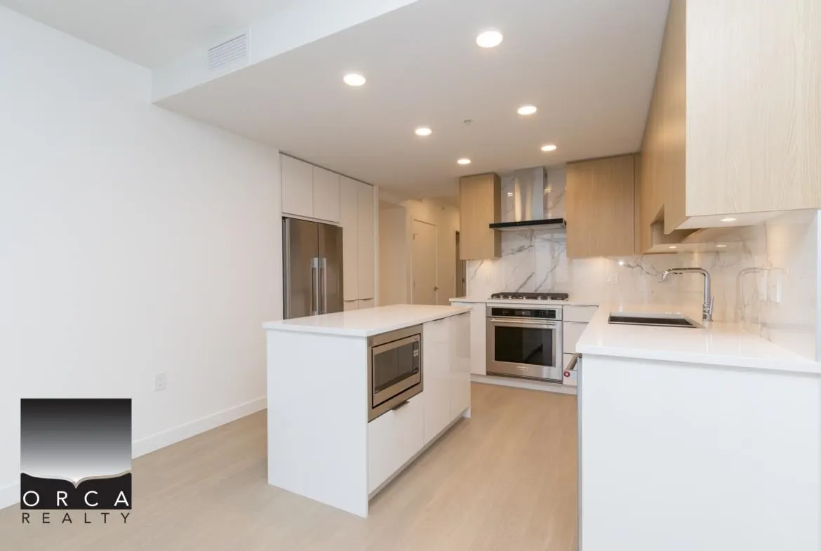 1607 7683 Park Crescent