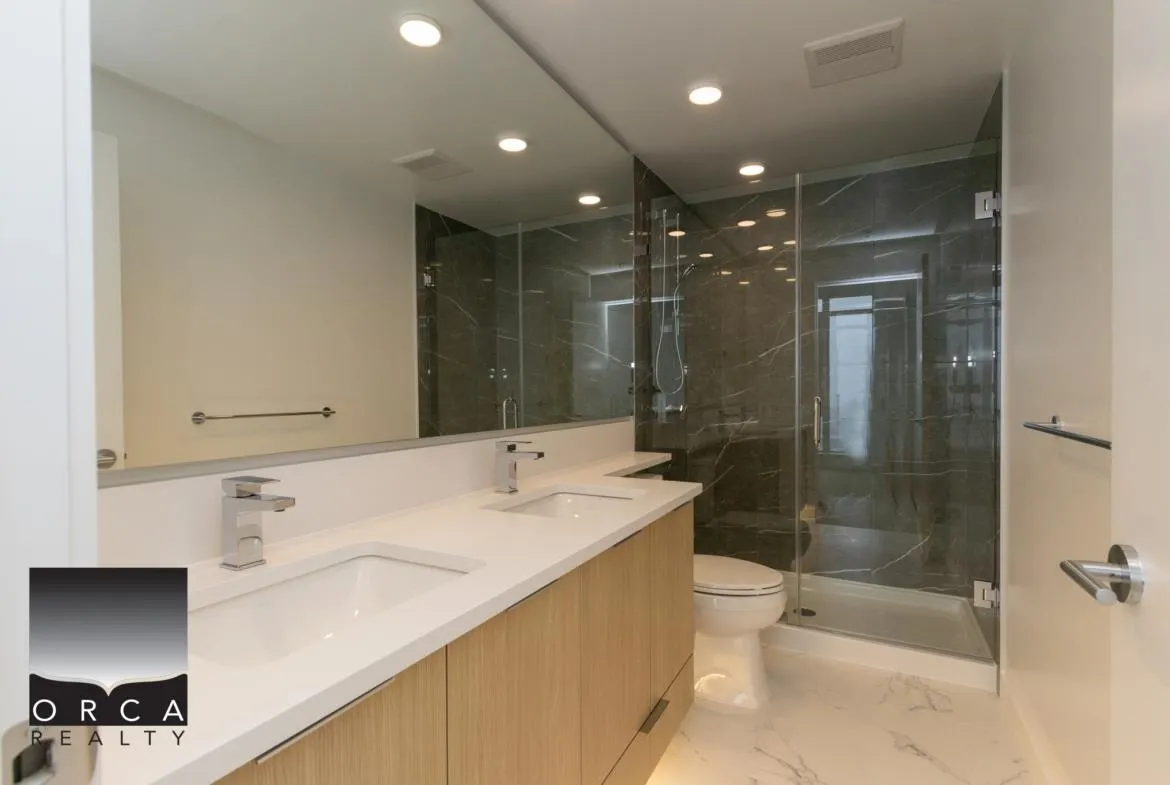 1607 7683 Park Crescent