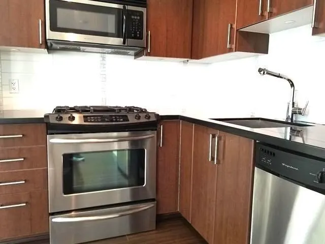 701 1068 W Broadway Way