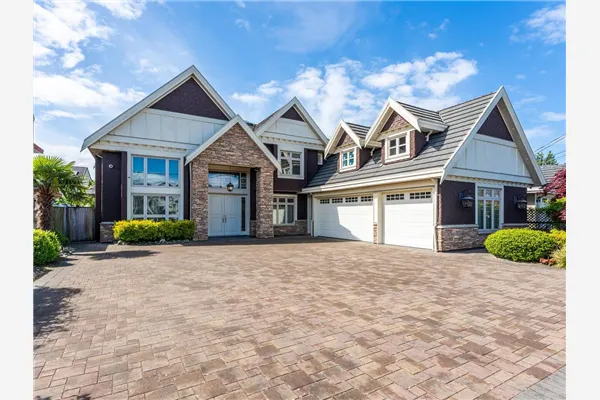 3780 Royalmore Avenue