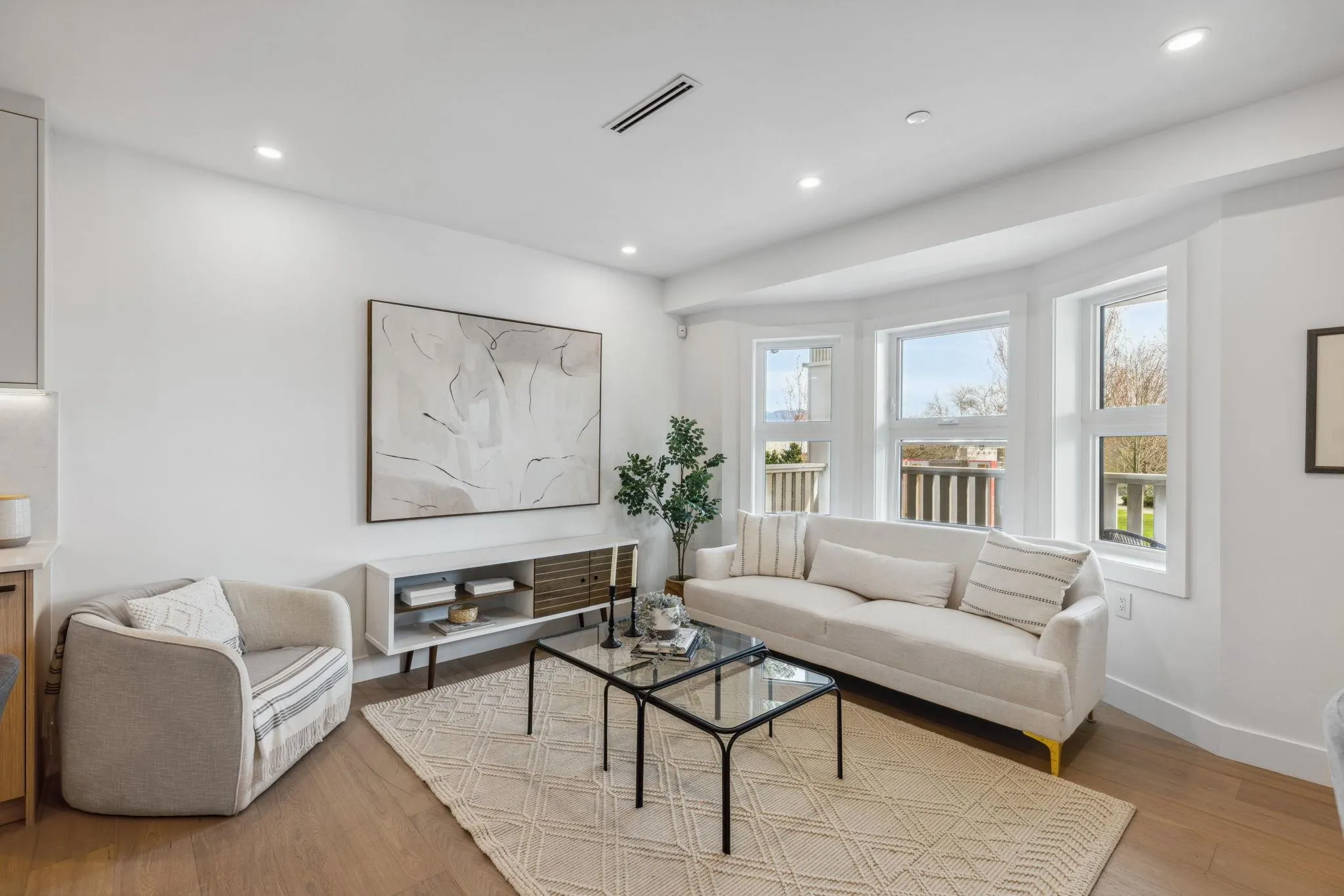 3381 Victoria Drive