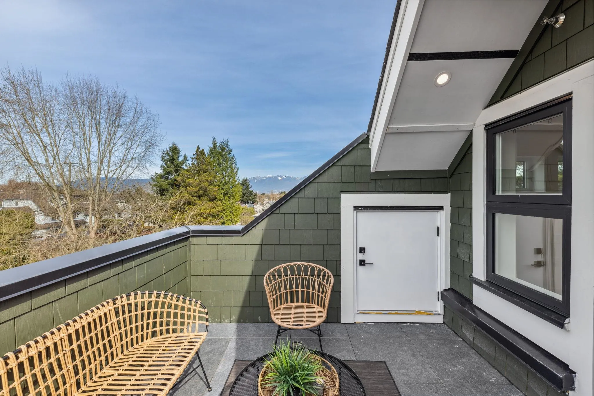 3381 Victoria Drive