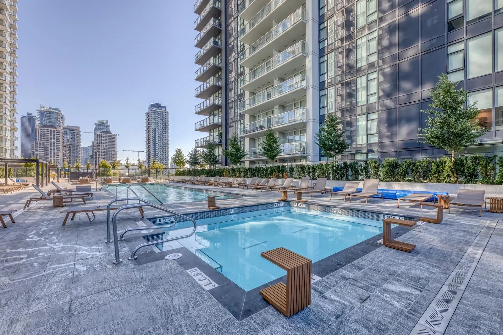 2806 4168 Lougheed Highway