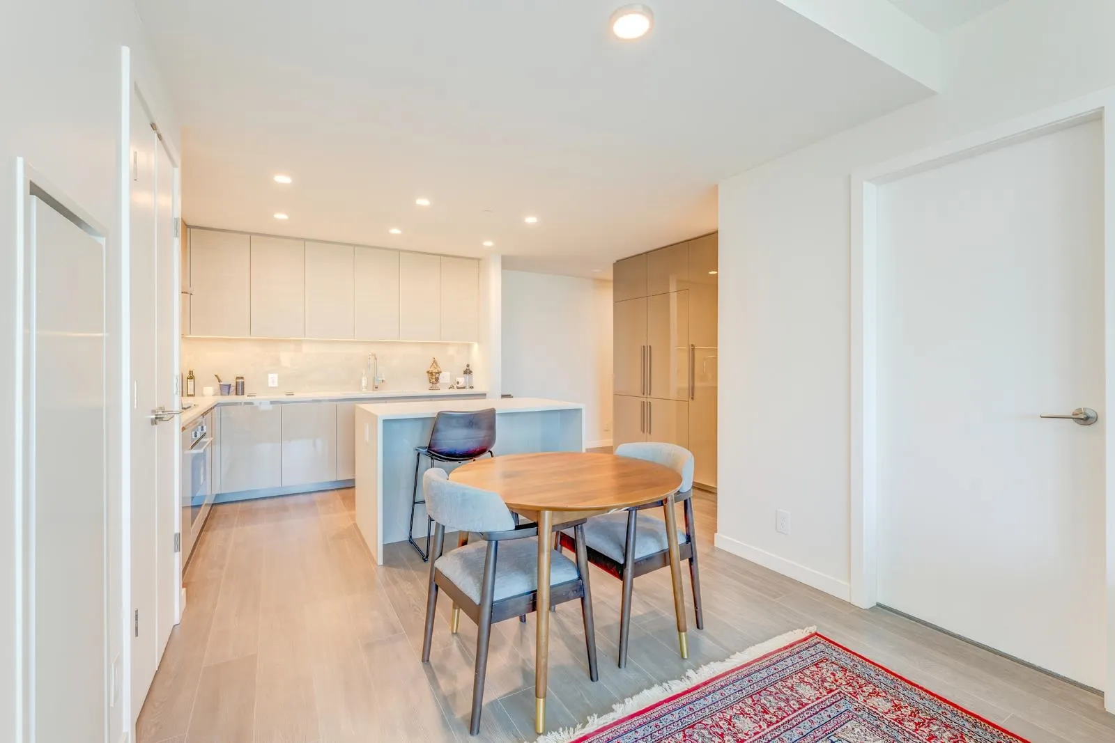 2806 4168 Lougheed Highway