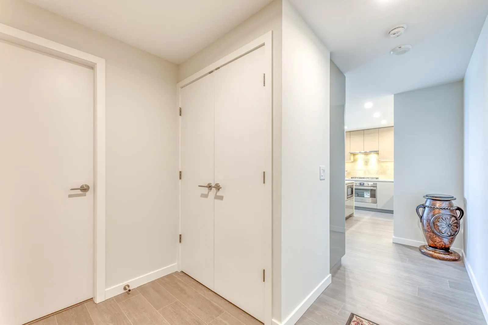 2806 4168 Lougheed Highway