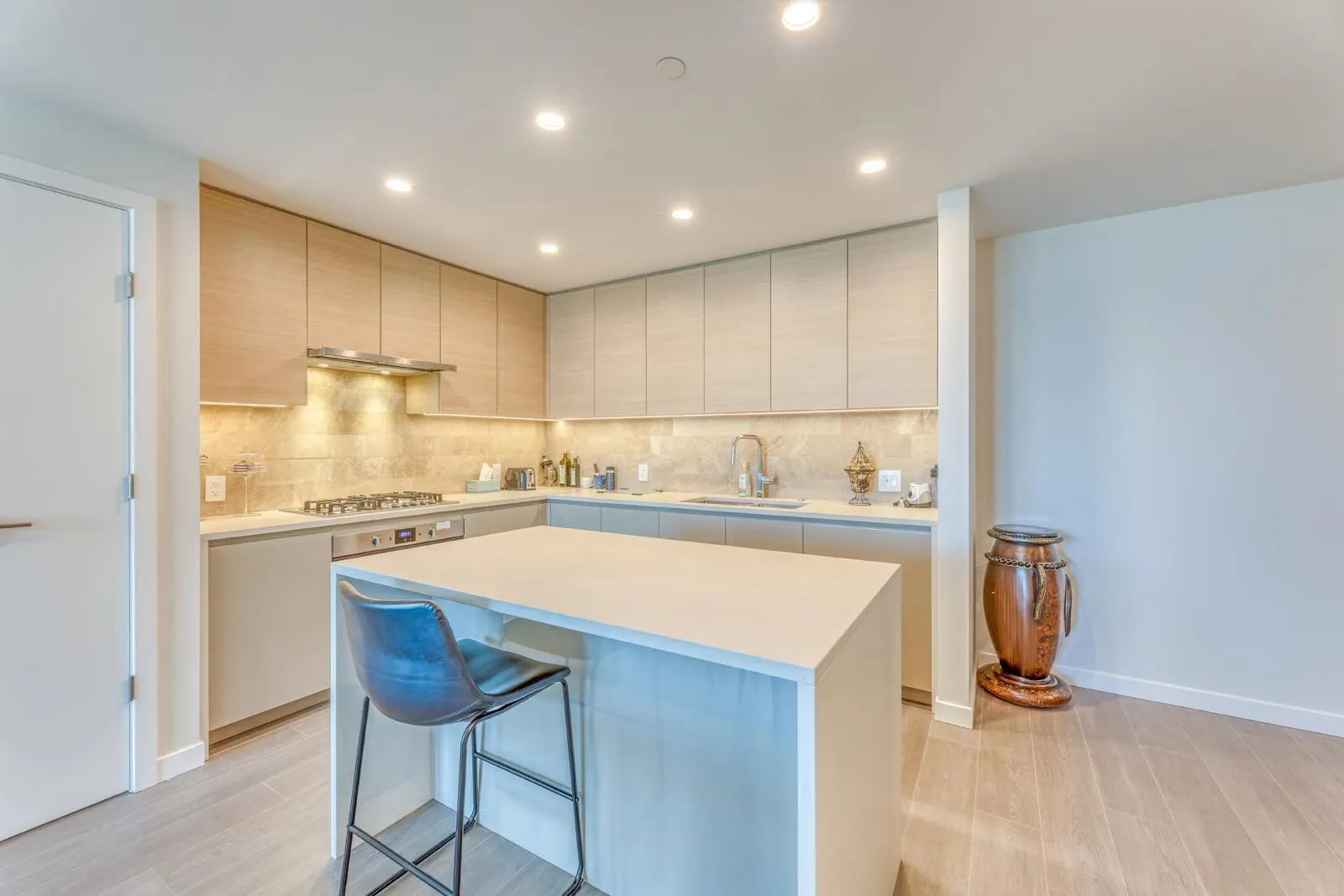 2806 4168 Lougheed Highway