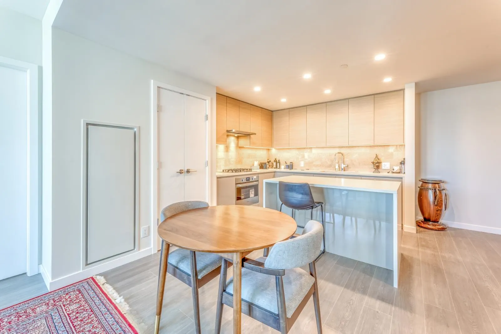 2806 4168 Lougheed Highway