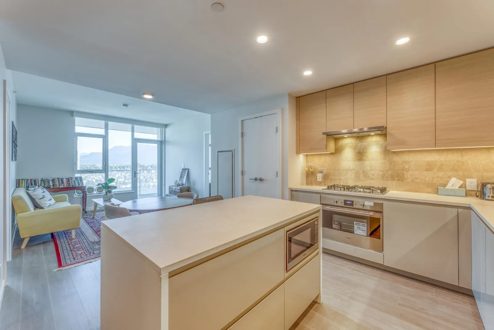 2806 4168 Lougheed Highway