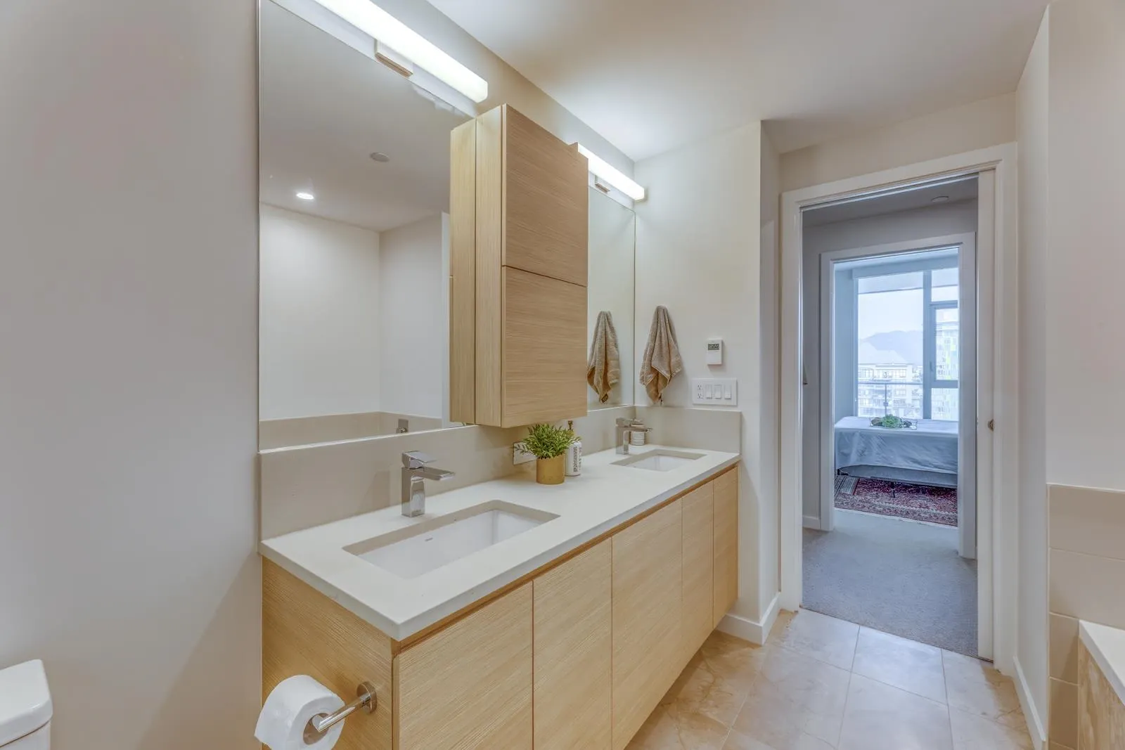 2806 4168 Lougheed Highway