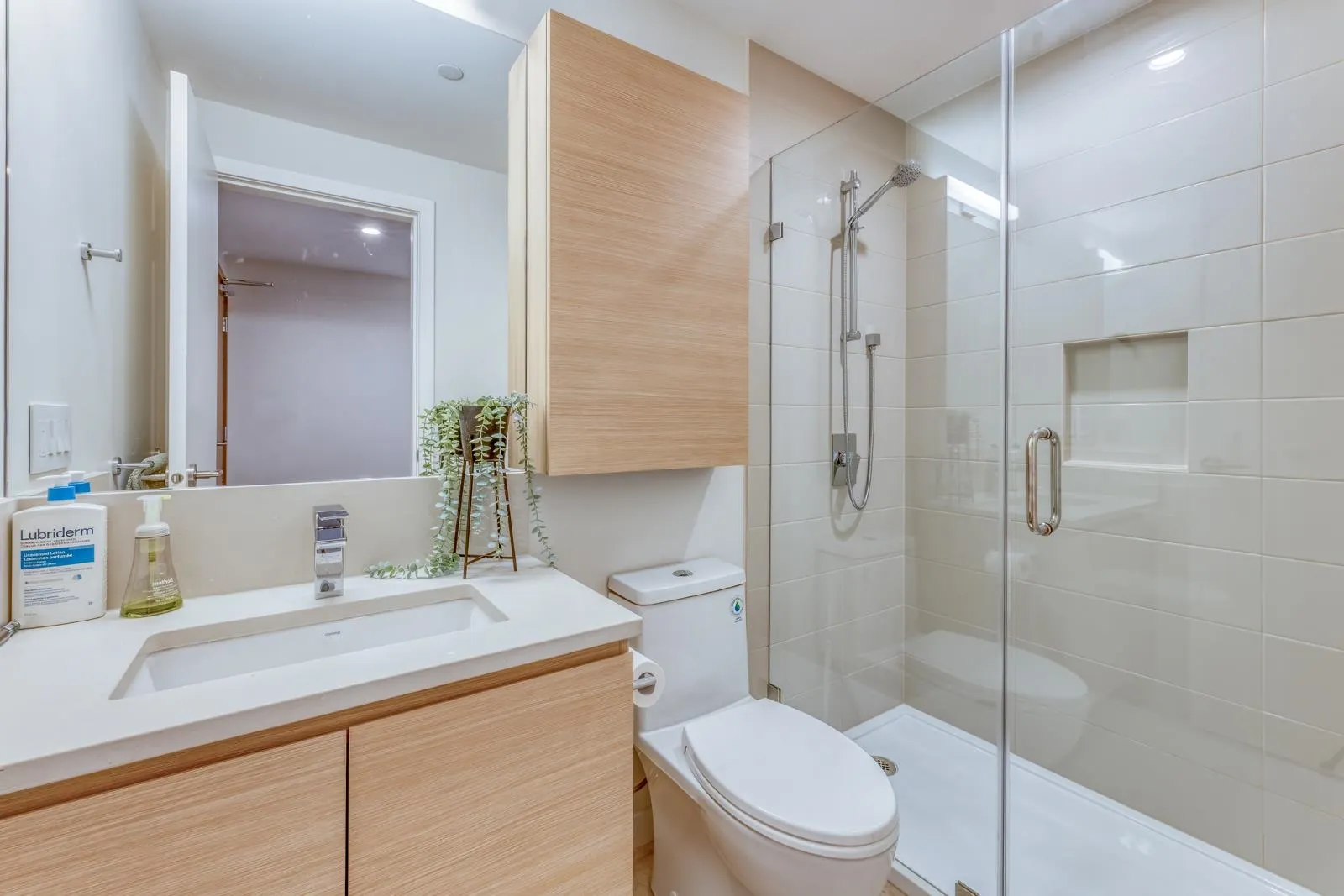 2806 4168 Lougheed Highway