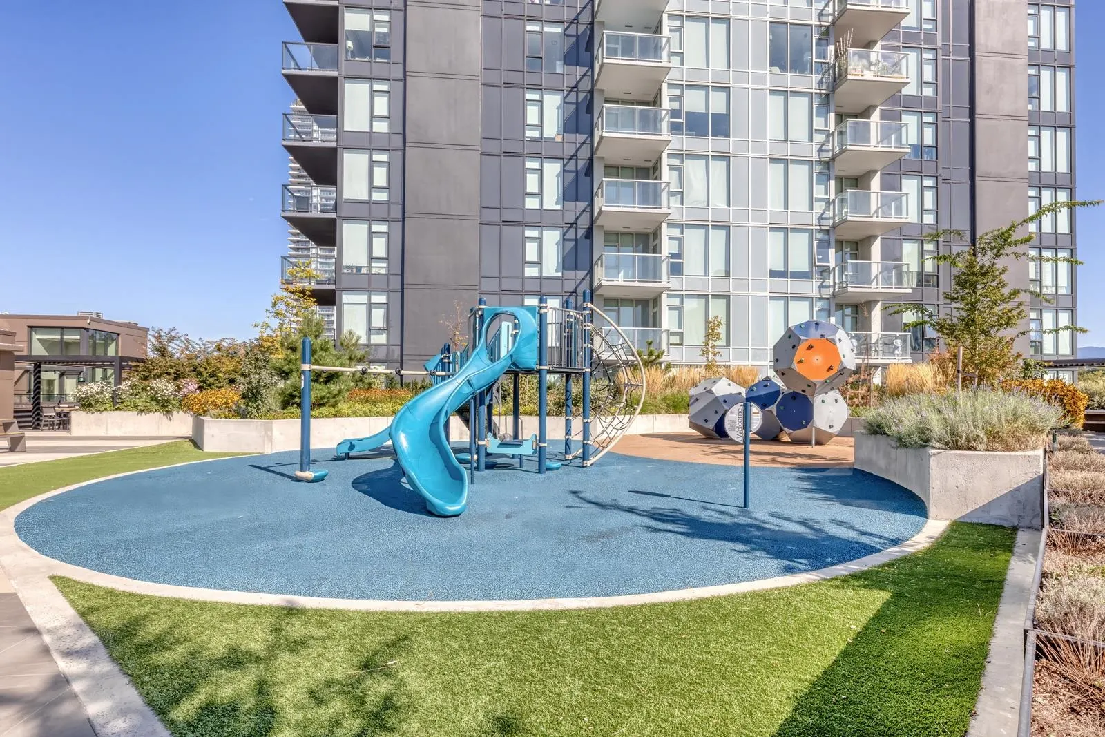 2806 4168 Lougheed Highway