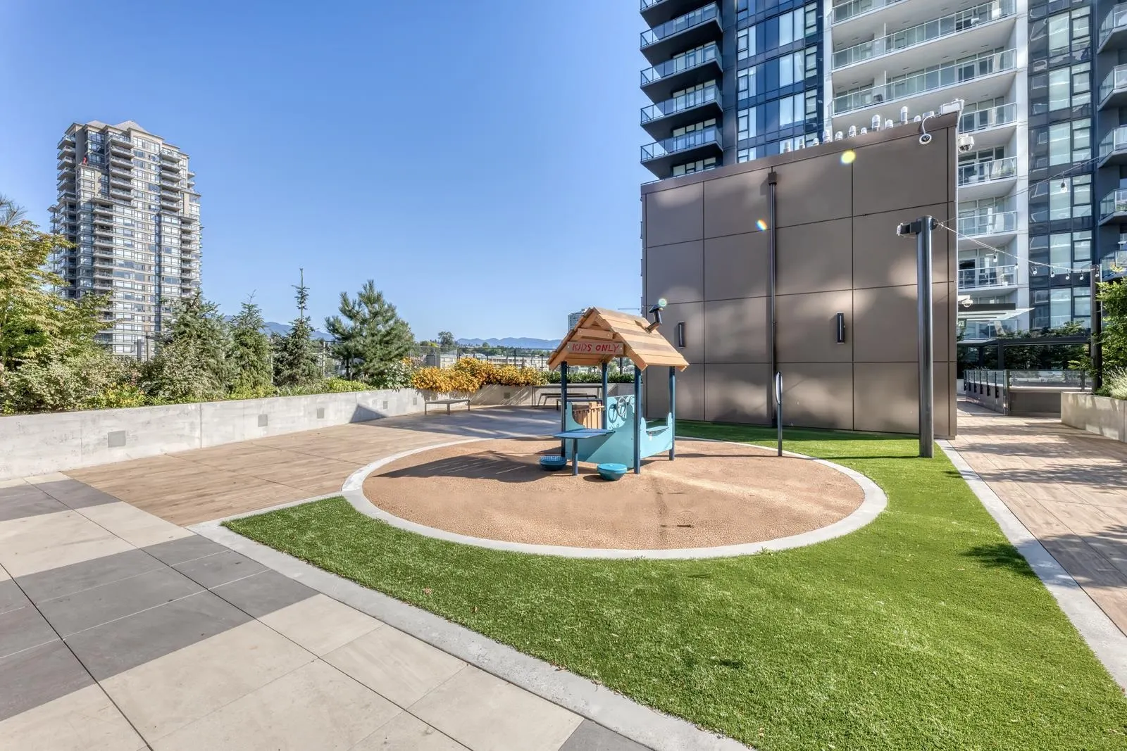 2806 4168 Lougheed Highway