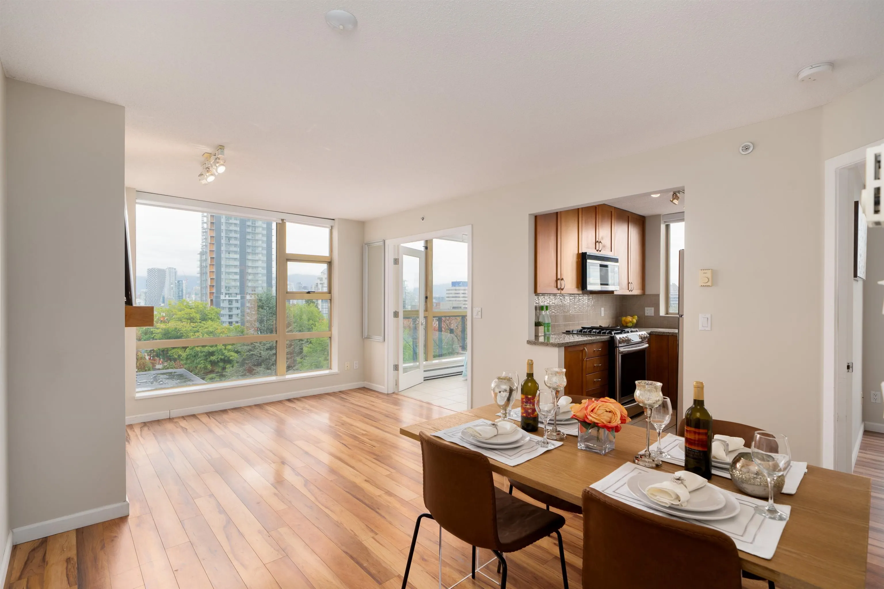 905 1316 W 11th Avenue