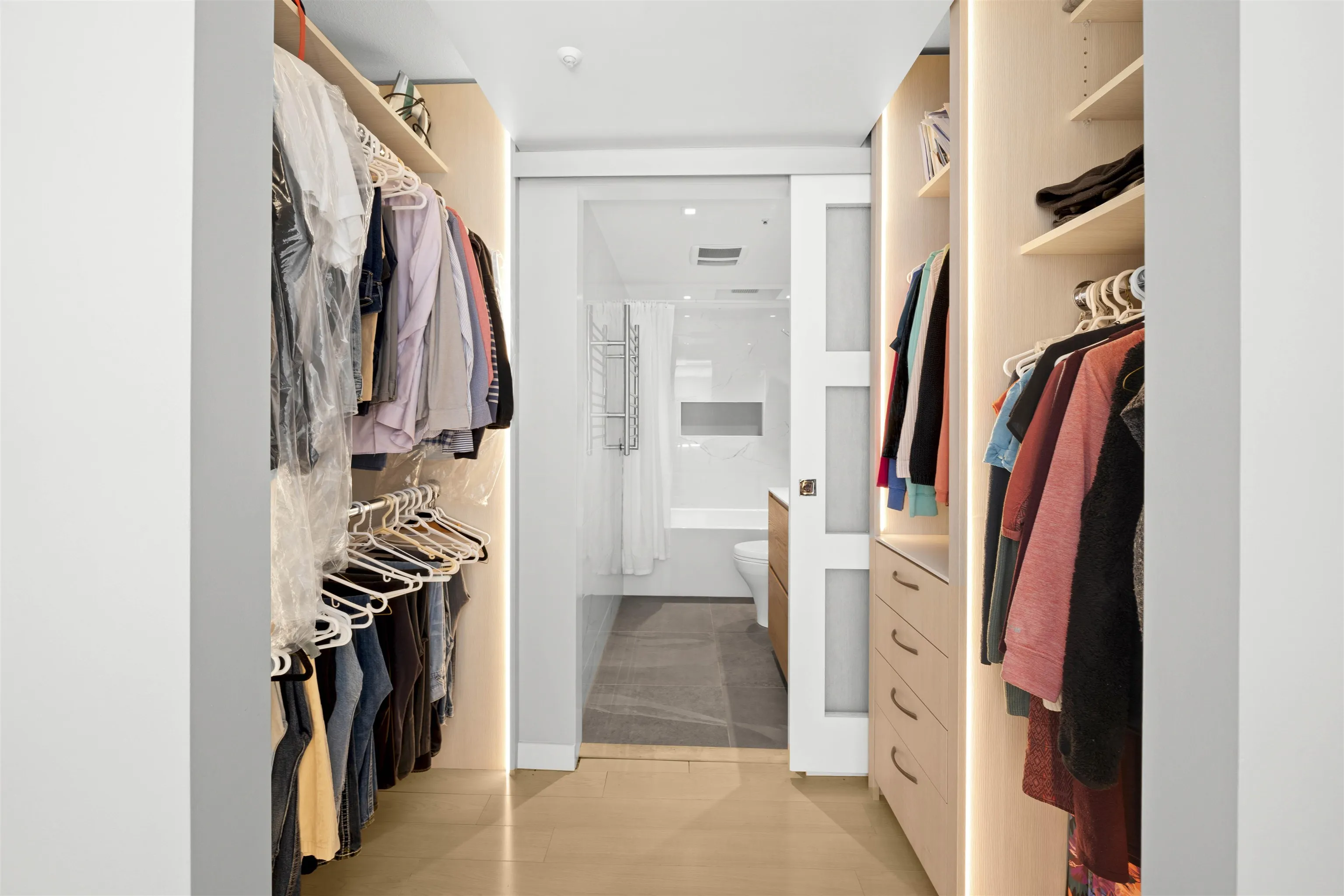 1201 888 Hamilton Street