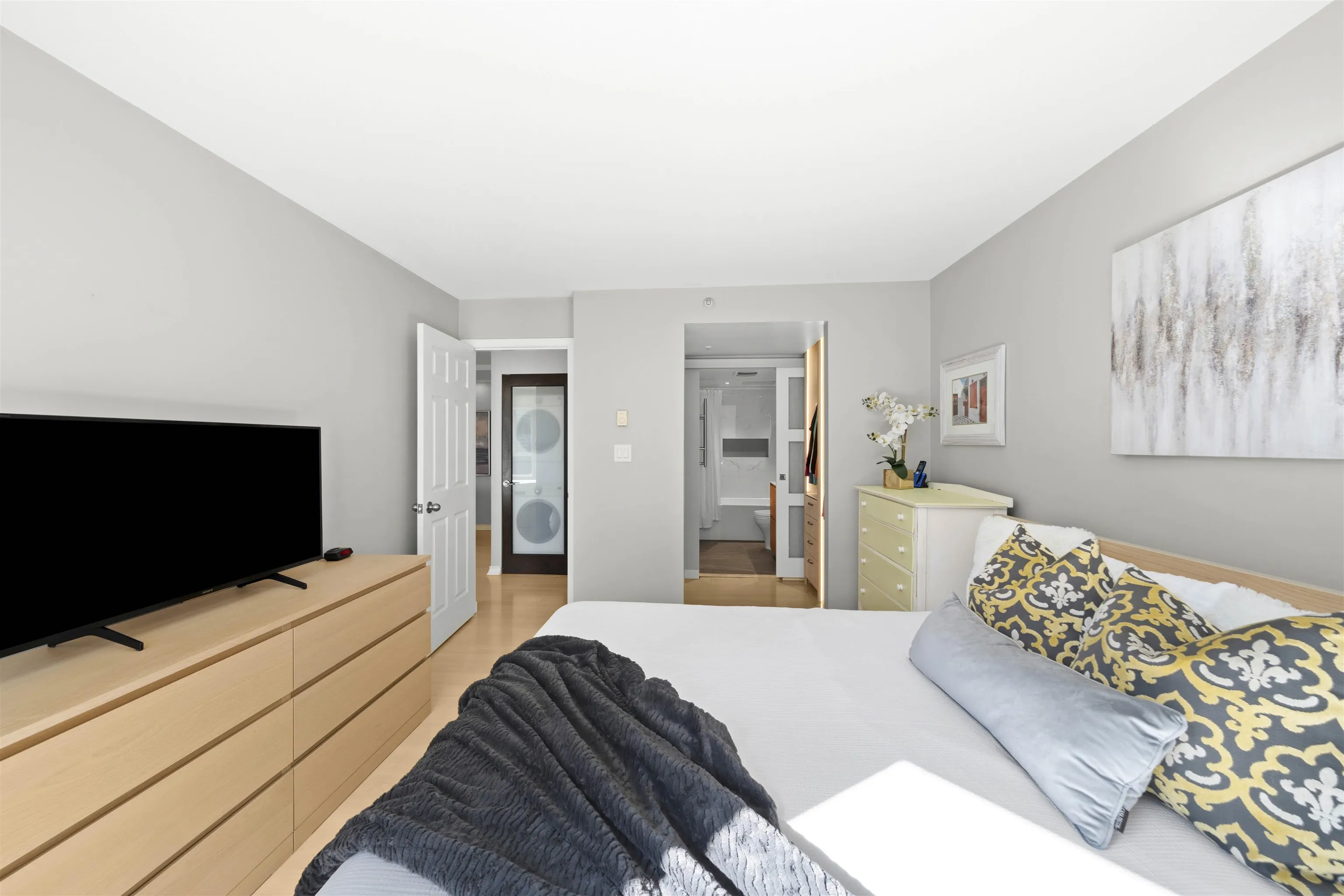 1201 888 Hamilton Street