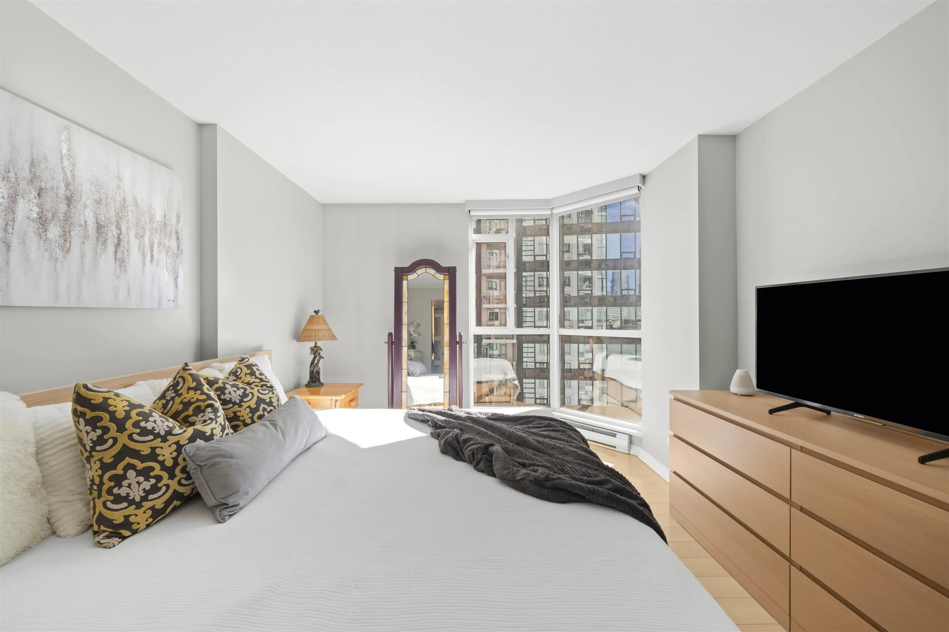 1201 888 Hamilton Street