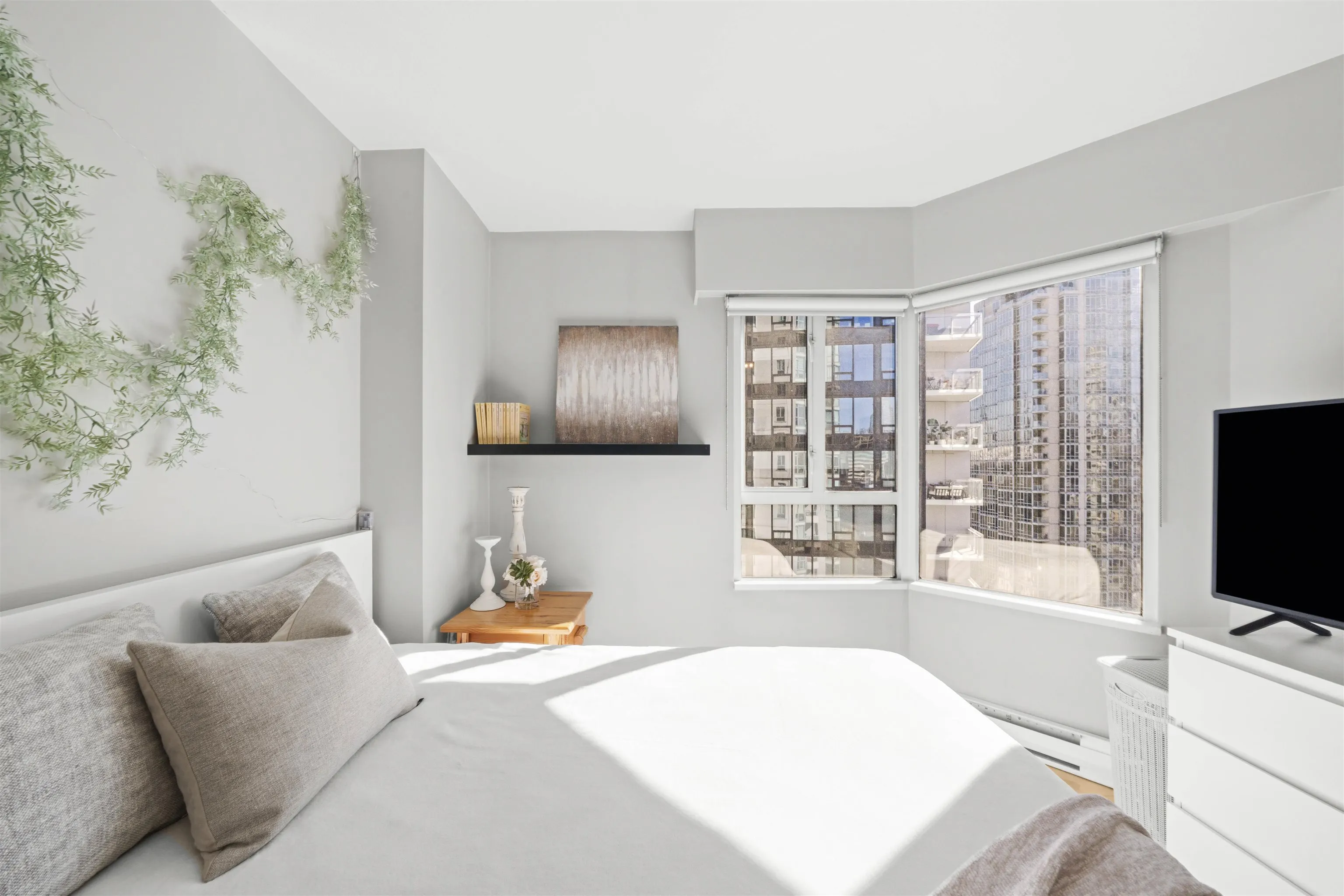 1201 888 Hamilton Street