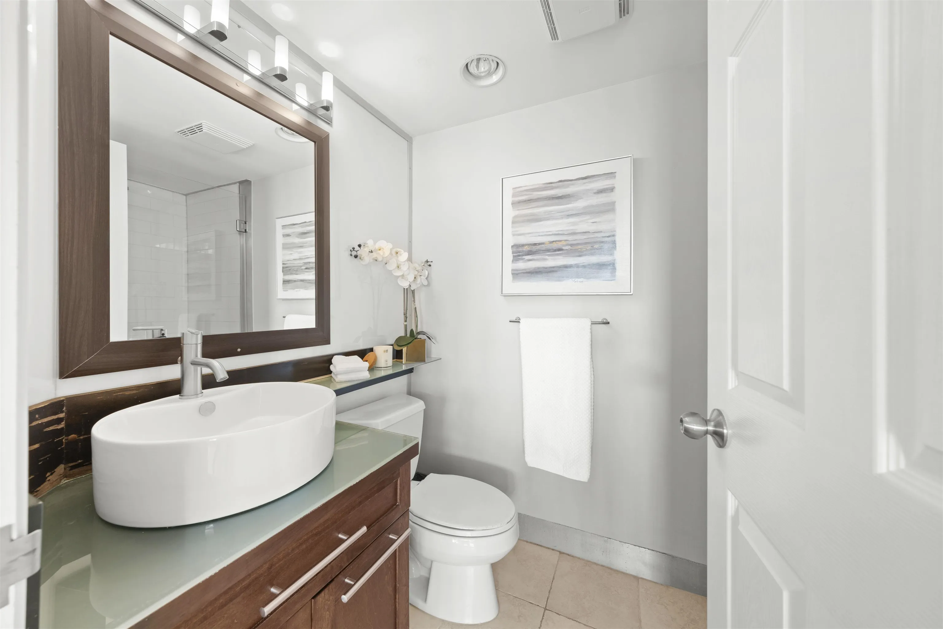 1201 888 Hamilton Street