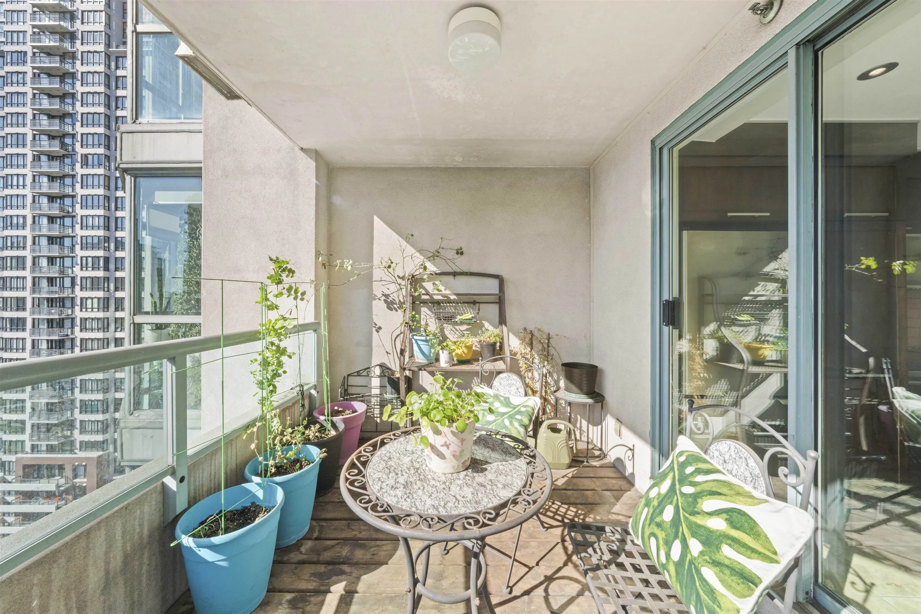 1201 888 Hamilton Street