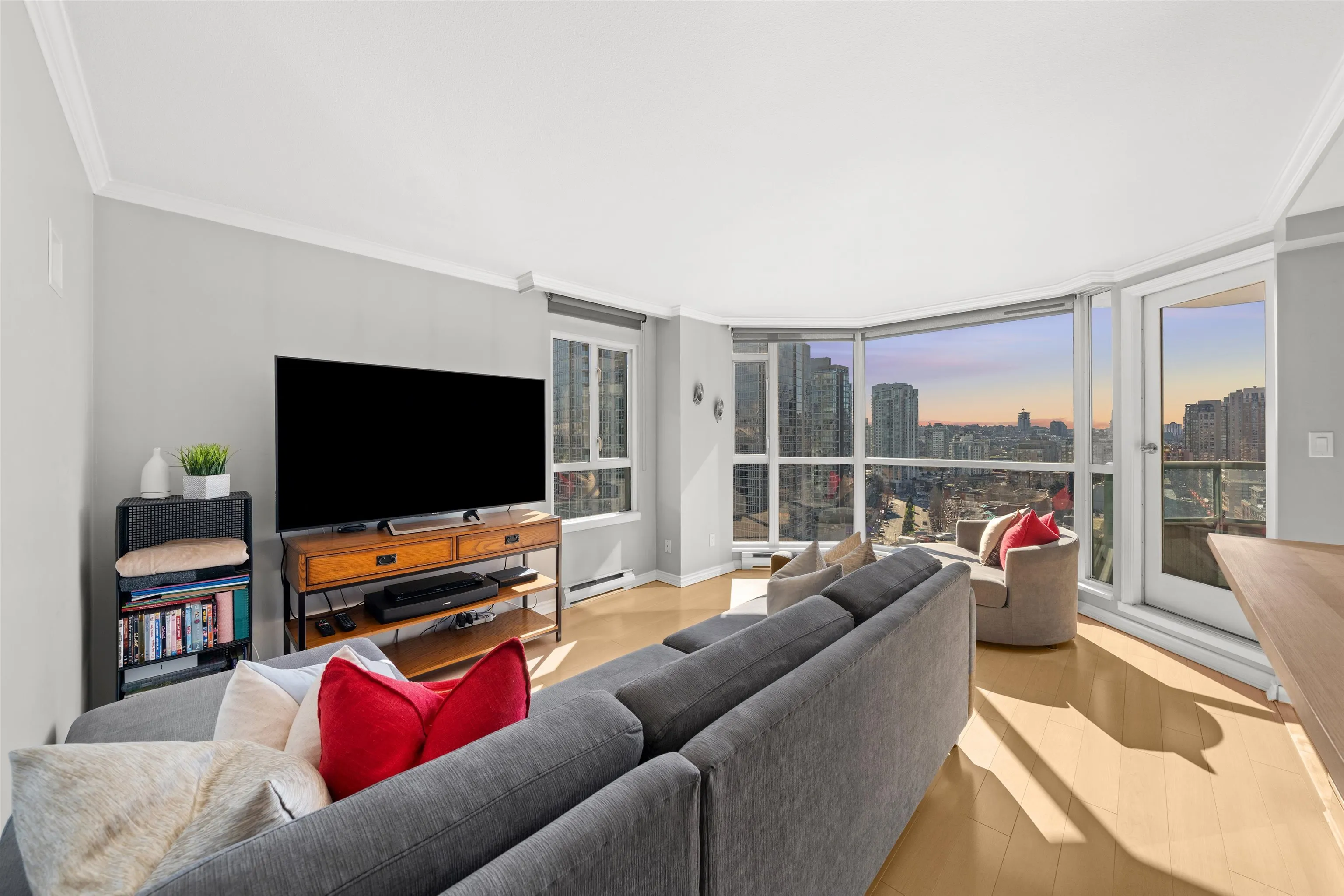 1201 888 Hamilton Street