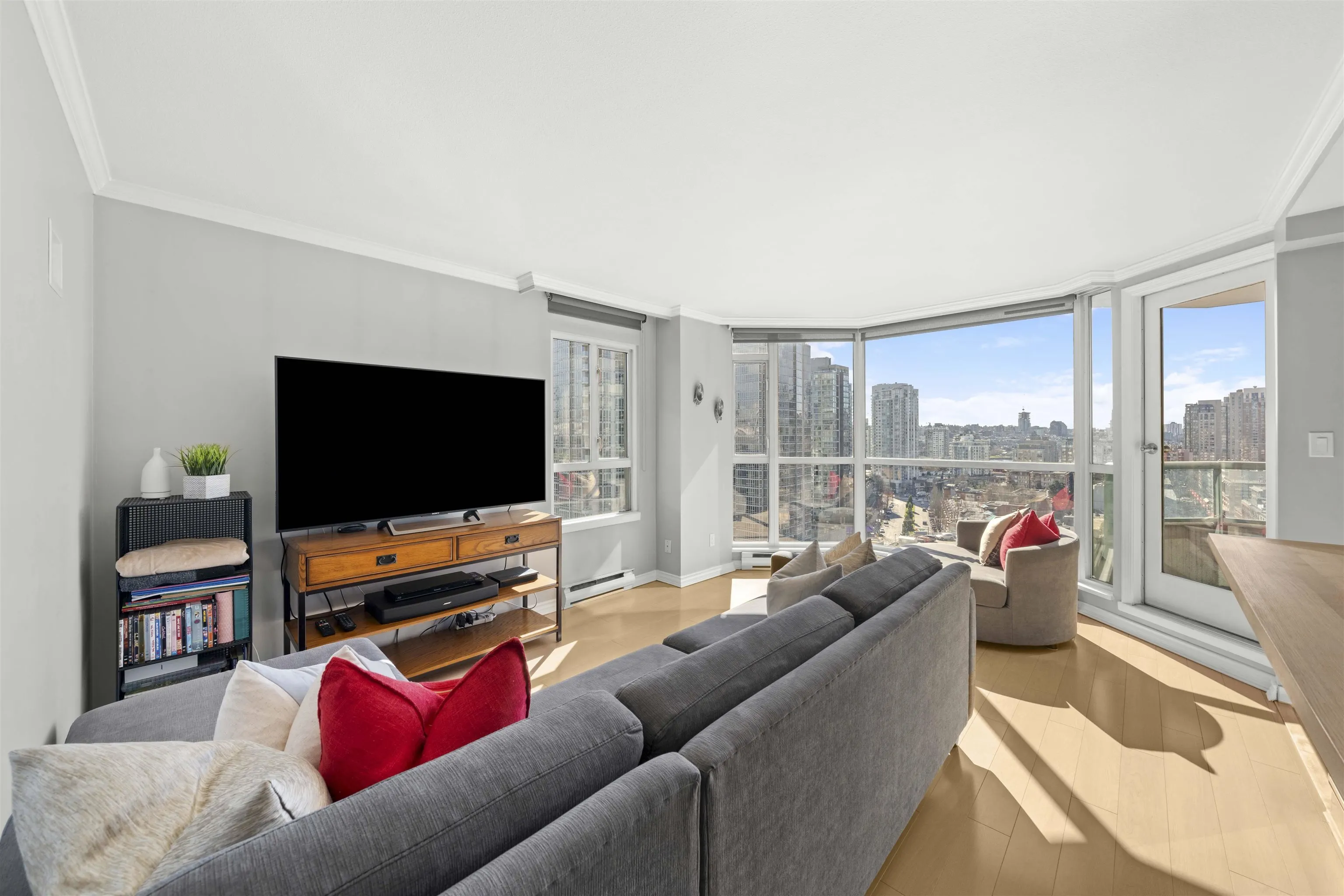 1201 888 Hamilton Street