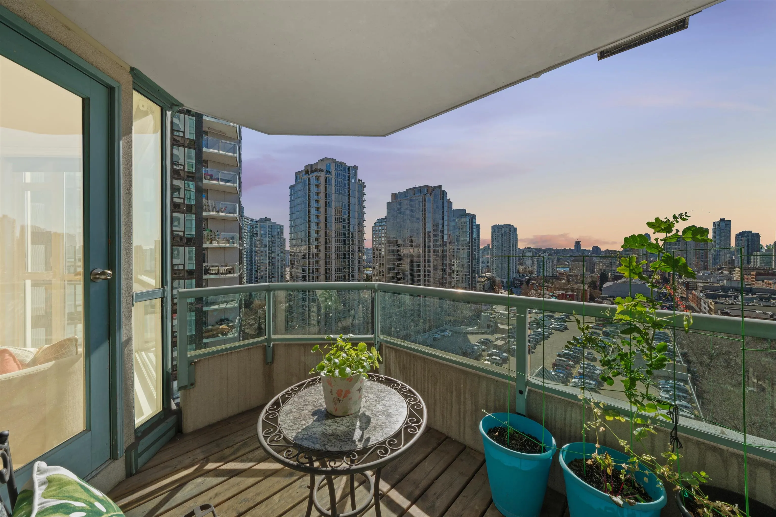 1201 888 Hamilton Street