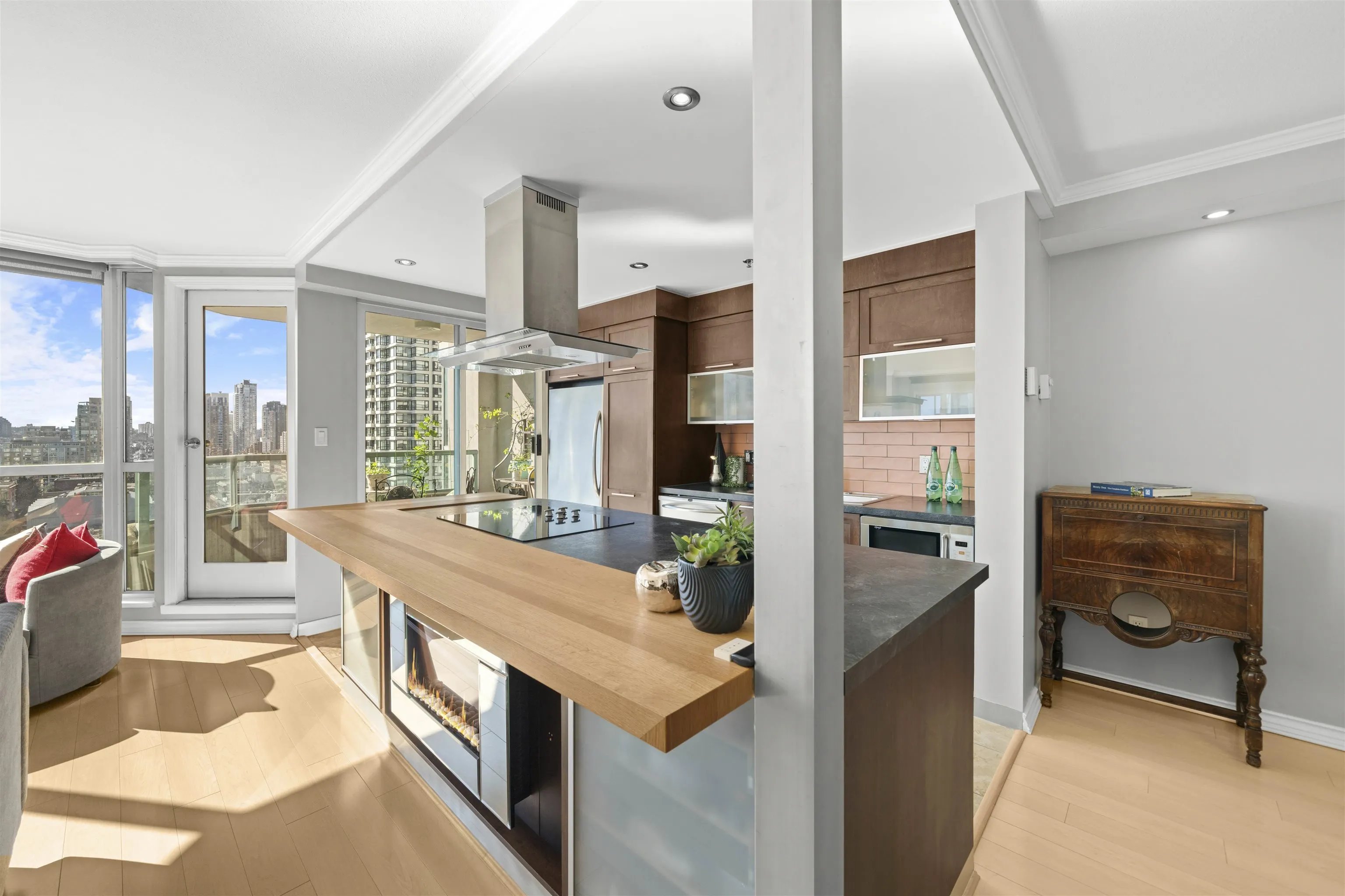 1201 888 Hamilton Street